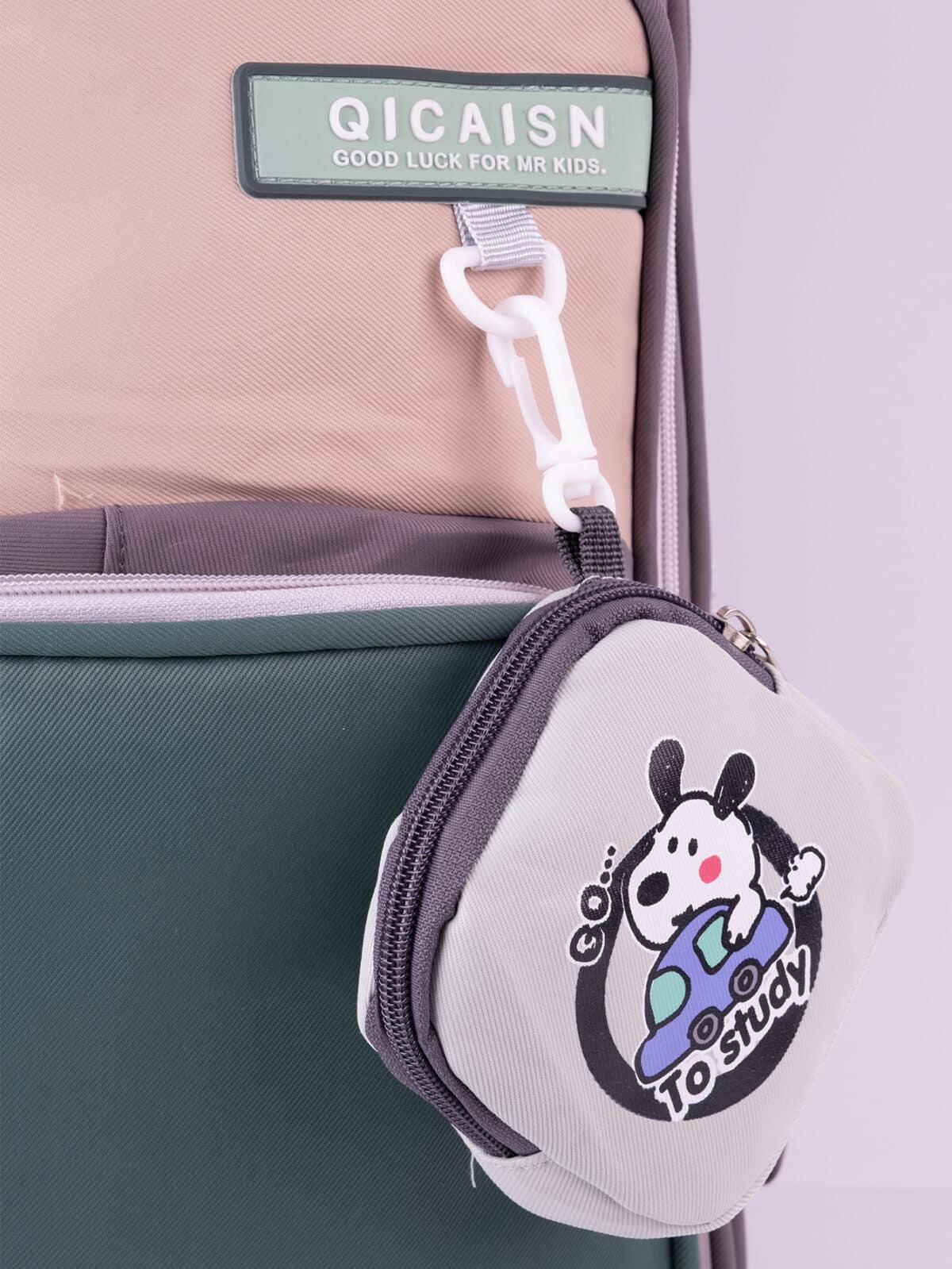 Mochila Escolar Colorblock Moderna Espaçosa Com Acessório Fofo Alça Confortável - Imagem 8