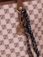 Conjunto Bolsa Tote De Ombro Estampa Monograma Vintage Elegante Com Estojo E Pingente - Imagem 7