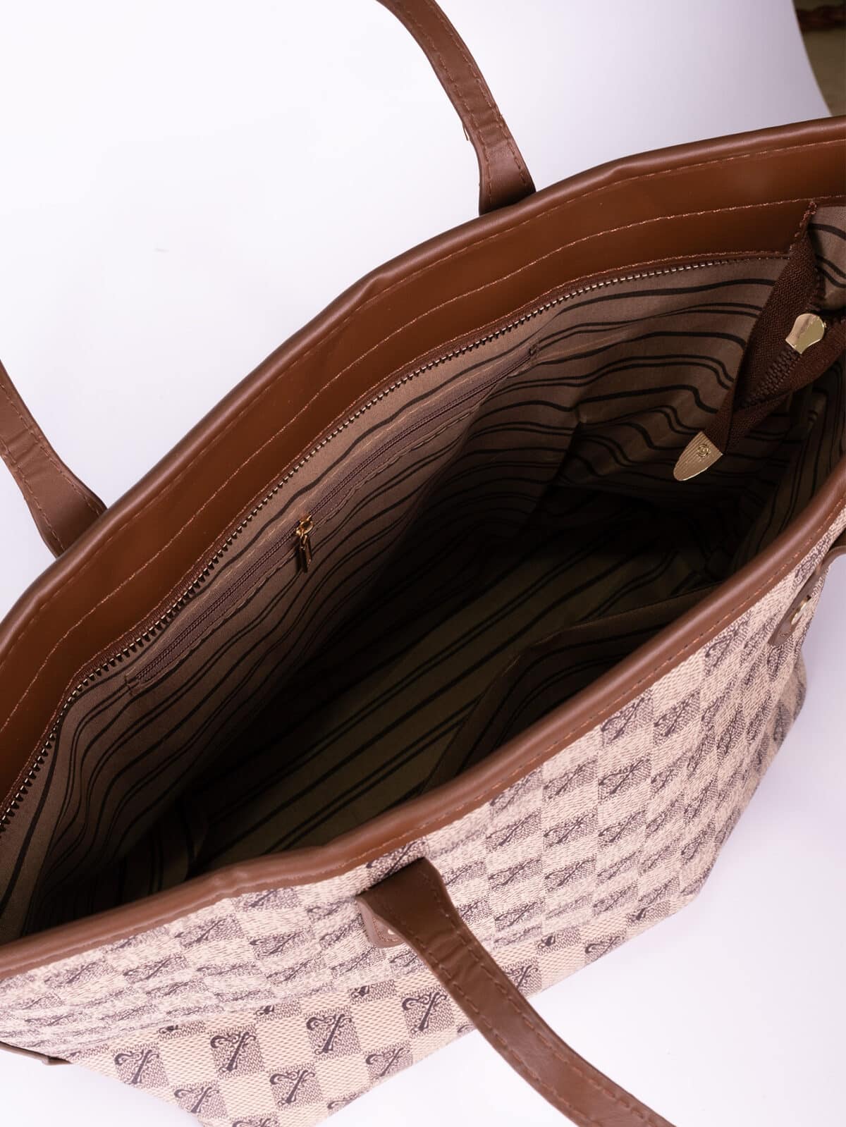 Conjunto Bolsa Tote De Ombro Estampa Monograma Vintage Elegante Com Estojo E Pingente - Imagem 8