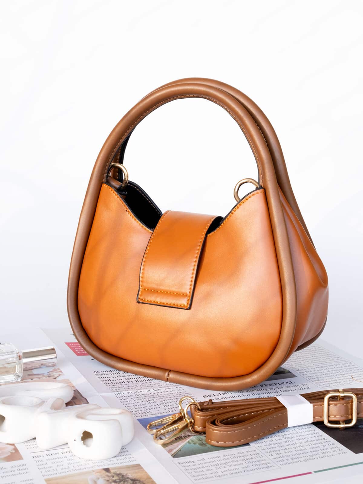 Bolsa Feminina Casual Pequena - Couro Sintético, Alça Dupla e Detalhes Dourados - Imagem 3