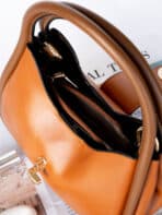 Bolsa Feminina Casual Pequena - Couro Sintético, Alça Dupla e Detalhes Dourados - Imagem 5