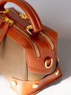 Bolsa Feminina Couro Premium Mini Baú Elegante Compacta Alça Larga - Imagem 6