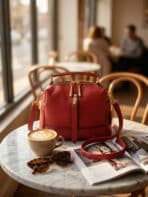 Bolsa De Ombro Baú Estruturada Minimalista Alça Transversal Ferragens Douradas - Imagem 4