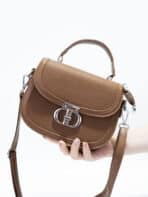 Bolsa feminina Couro Elegante – Compacta e Versátil multifuncional da moda moderna e com estilo - Imagem 2