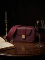 Bolsa Transversal Estruturada Elegante Com Alça Larga Larga E Fecho Dourado Casual Chic - Imagem 6