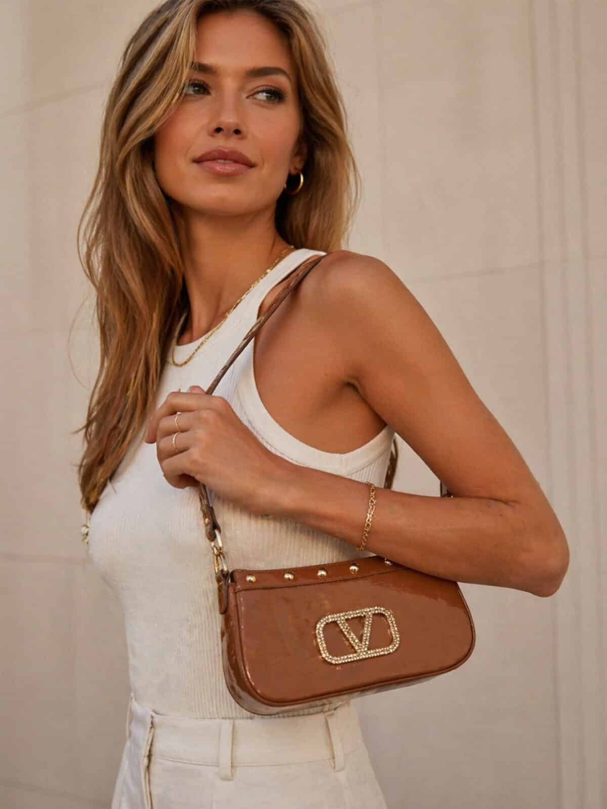 Bolsa De Ombro Baguette Y2K Glamour Verniz Com Strass Tachas E Corrente Dourada - Imagem 2