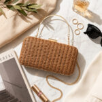 Bolsa De Mão Clutch Estruturada Textura Palha Boho Chic Com Alça Metálica Verão