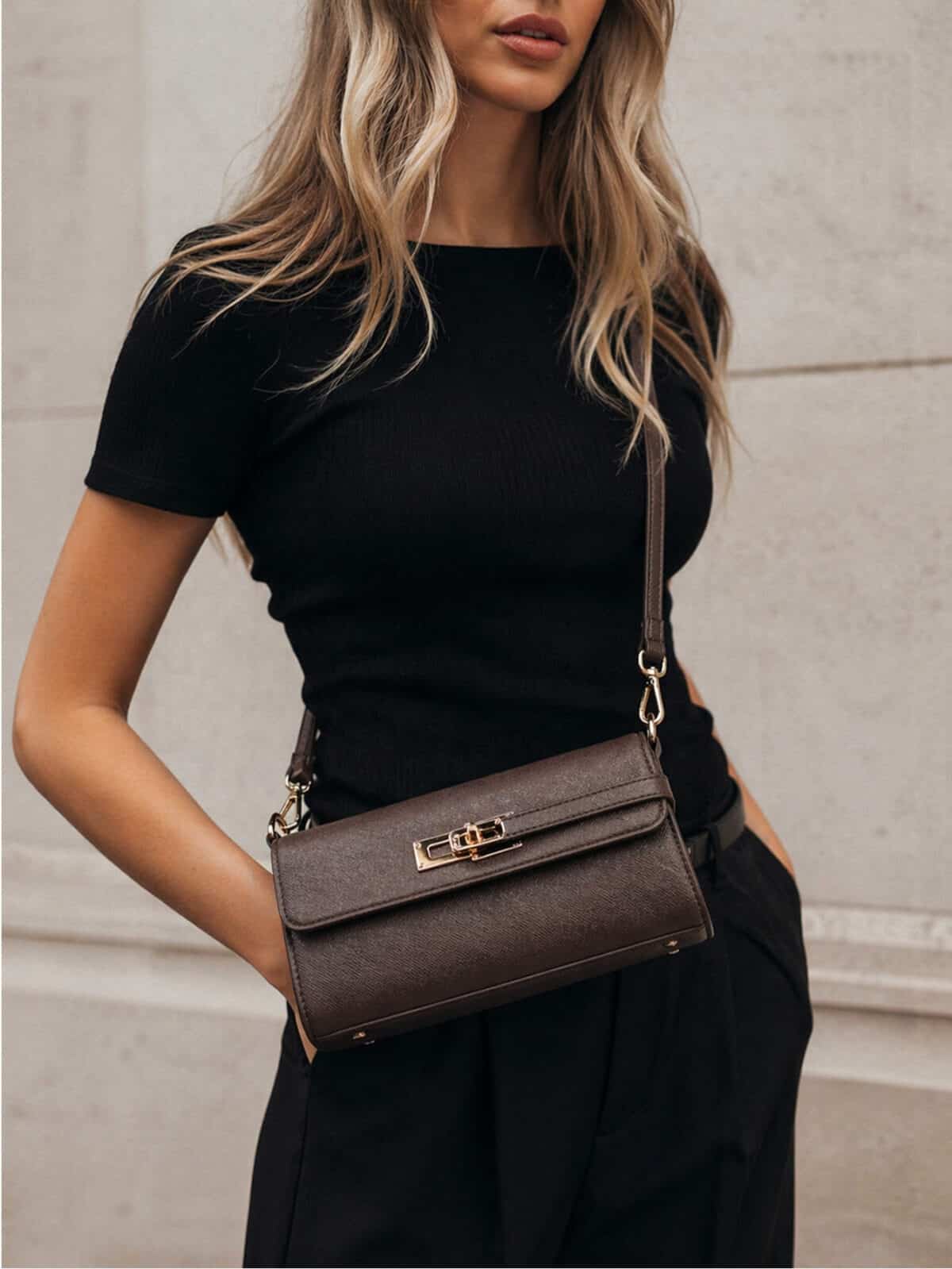 Bolsa Estruturada Minimalista Estilo Old Money Com Alça Transversal E Fecho Metálico - Imagem 2