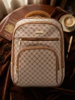 Mochila Vintage Estampa Monograma Elegante Grande Capacidade Casual Chic - Imagem 8