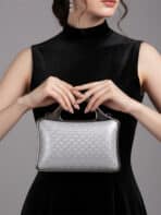Bolsa de Mão Clutch Prata Rígida com Alça Fixa Metálica Festa Madrinha Casamento Formatura Luxo - Imagem 4